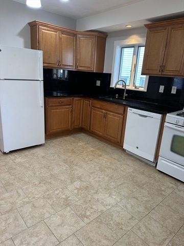 698 Main St 1, Wakefield, MA 01880