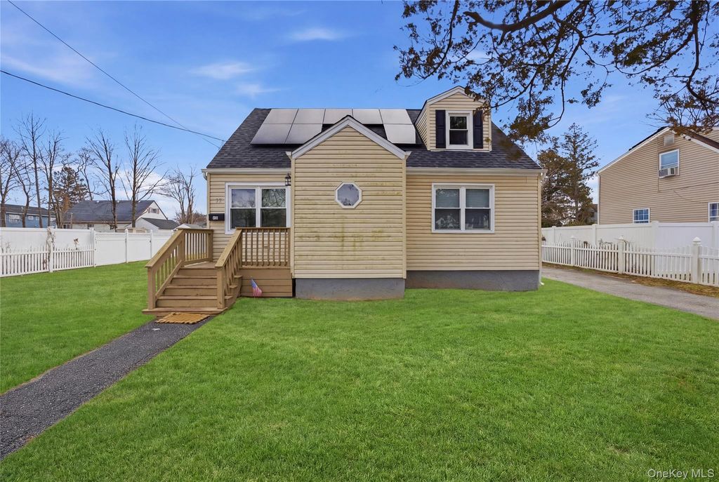 12 S Prospect Street, Copiague, NY 11726