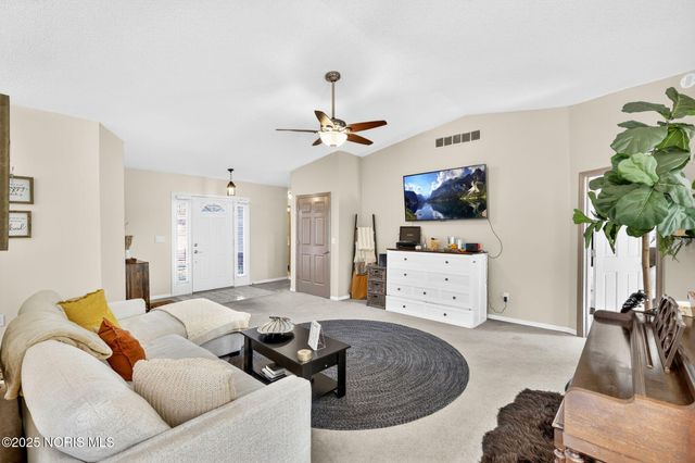 925 W Melrose Avenue, Findlay, OH 45840