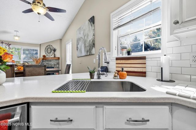 925 W Melrose Avenue, Findlay, OH 45840