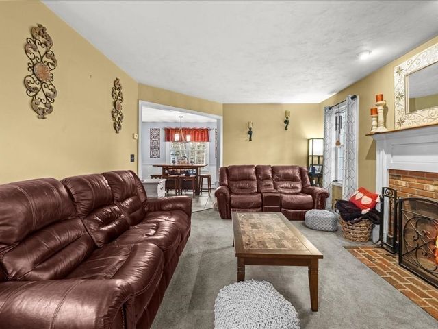 141 Peach St, Barre, MA 01005