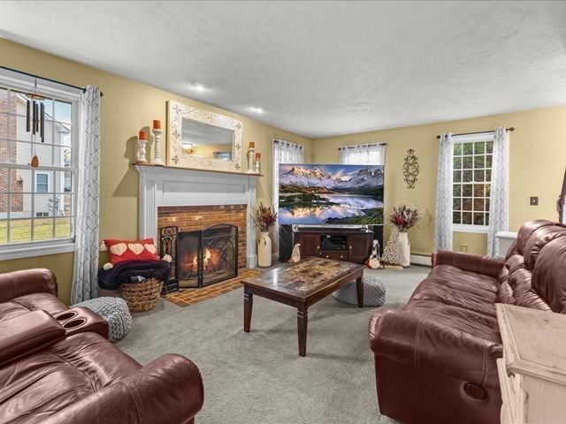 141 Peach St, Barre, MA 01005