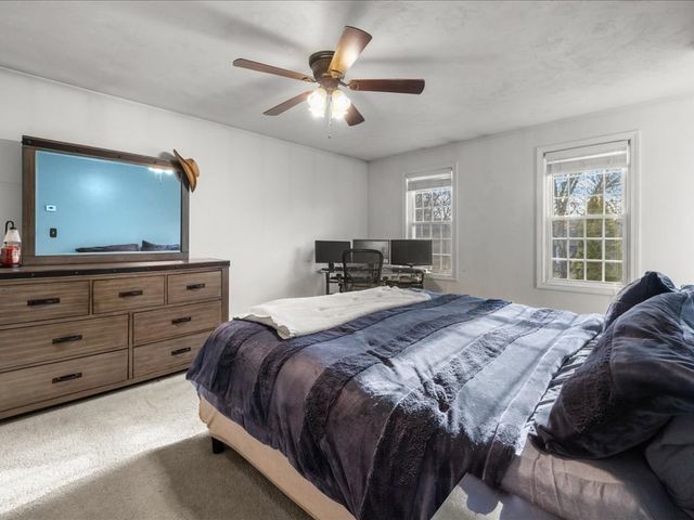 141 Peach St, Barre, MA 01005