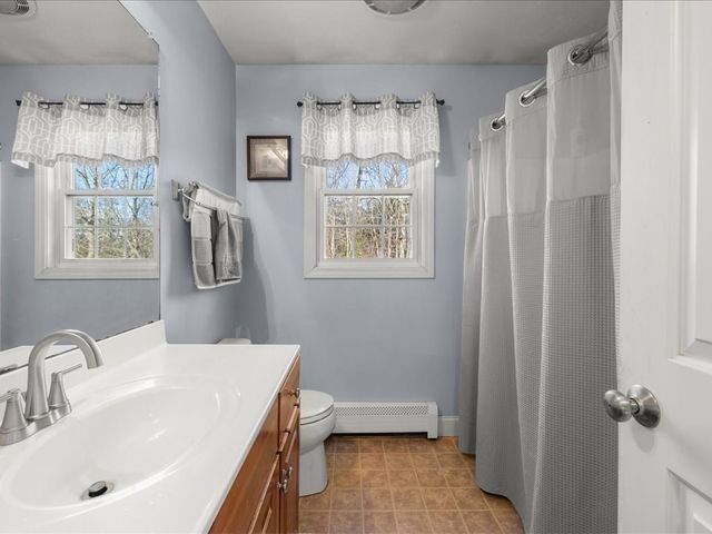 141 Peach St, Barre, MA 01005