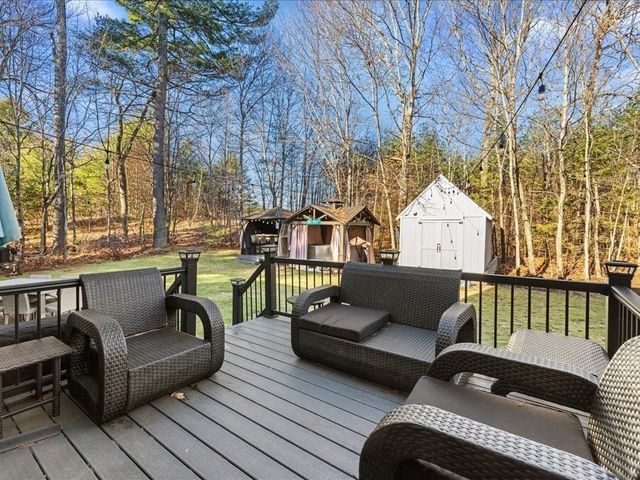 141 Peach St, Barre, MA 01005