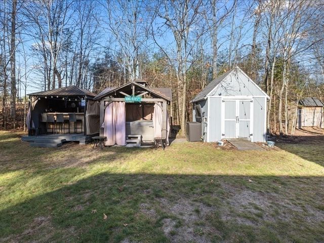 141 Peach St, Barre, MA 01005