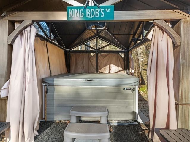 141 Peach St, Barre, MA 01005