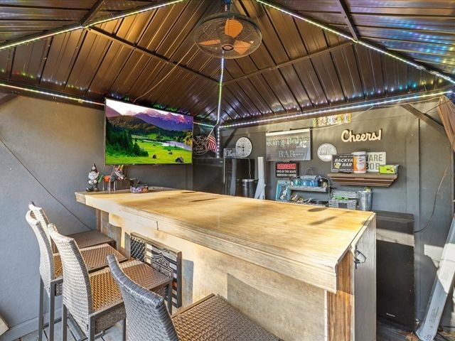 141 Peach St, Barre, MA 01005