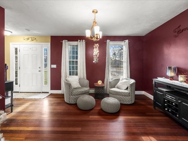 141 Peach St, Barre, MA 01005