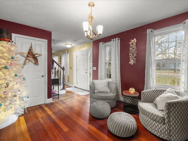 141 Peach St, Barre, MA 01005