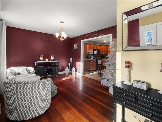 141 Peach St, Barre, MA 01005