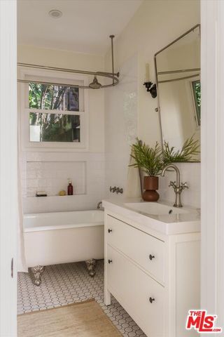 1990 Lucile Avenue, Los Angeles, CA 90039