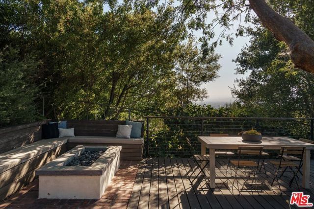 1990 Lucile Avenue, Los Angeles, CA 90039