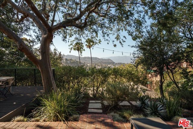 1990 Lucile Avenue, Los Angeles, CA 90039