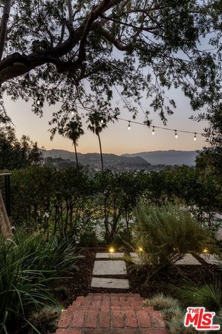 1990 Lucile Avenue, Los Angeles, CA 90039