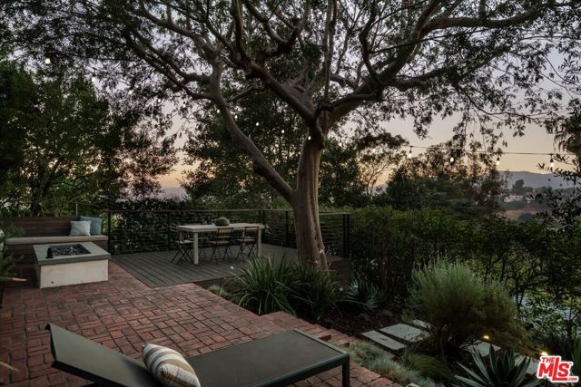 1990 Lucile Avenue, Los Angeles, CA 90039