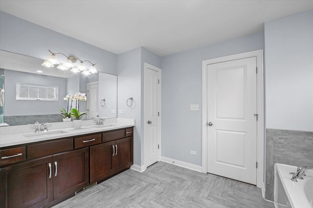 15303 S Oak Run Court, Lockport, IL 60441