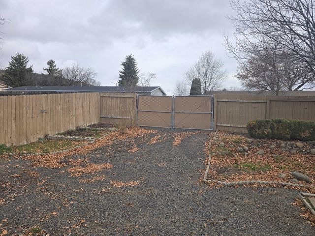 10631 Kincheloe Avenue, Klamath Falls, OR 97603