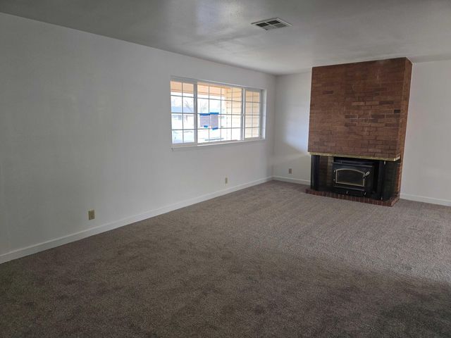 10631 Kincheloe Avenue, Klamath Falls, OR 97603