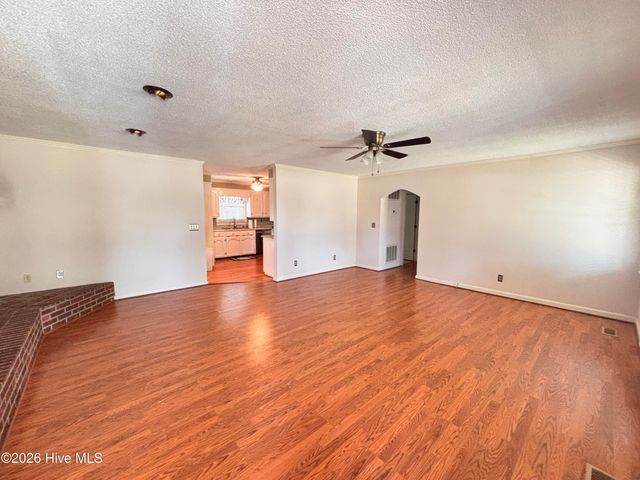 406 Walking Stick Trail, Clinton, NC 28328