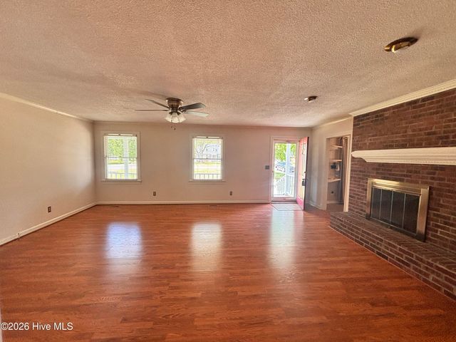 406 Walking Stick Trail, Clinton, NC 28328