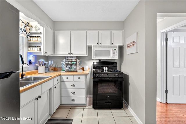 3026 Bridwell Dr, Louisville, KY 40216