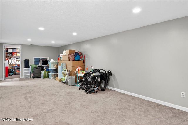 3026 Bridwell Dr, Louisville, KY 40216
