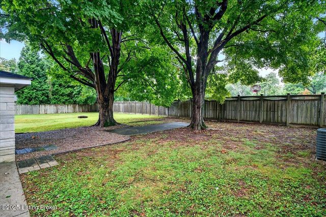 3026 Bridwell Dr, Louisville, KY 40216