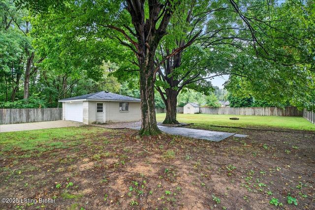 3026 Bridwell Dr, Louisville, KY 40216