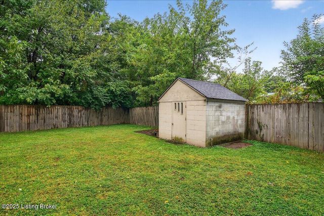 3026 Bridwell Dr, Louisville, KY 40216