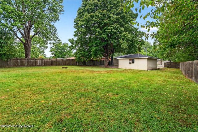 3026 Bridwell Dr, Louisville, KY 40216