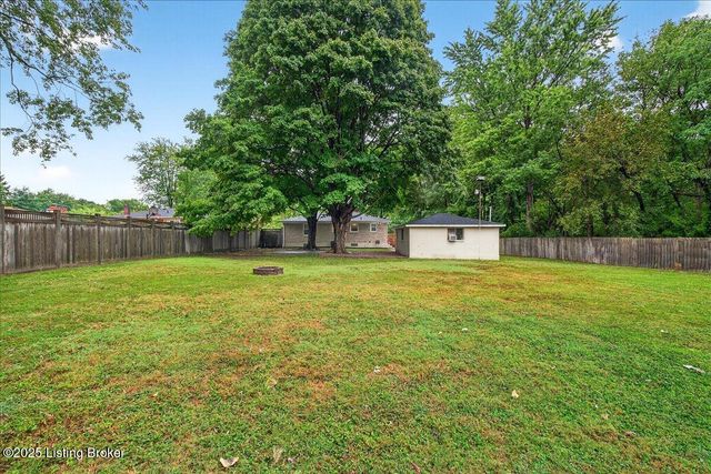 3026 Bridwell Dr, Louisville, KY 40216