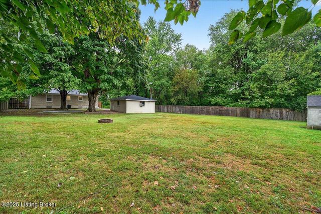 3026 Bridwell Dr, Louisville, KY 40216