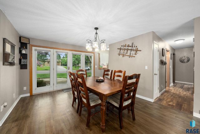 121 S 5th Ave, Brandon, SD 57005