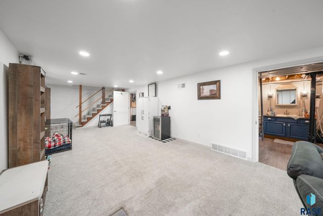 121 S 5th Ave, Brandon, SD 57005