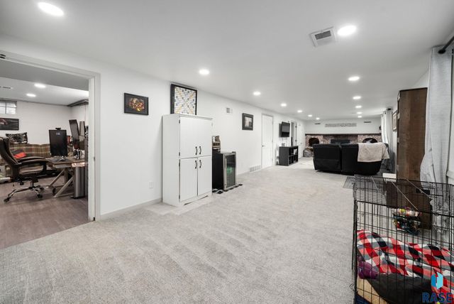 121 S 5th Ave, Brandon, SD 57005