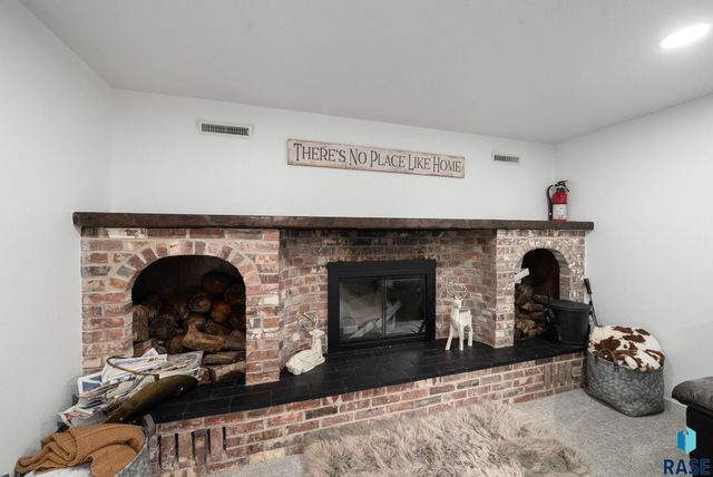 121 S 5th Ave, Brandon, SD 57005