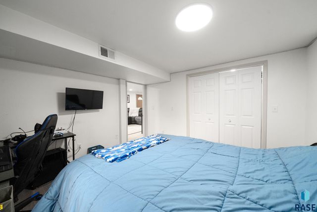 121 S 5th Ave, Brandon, SD 57005