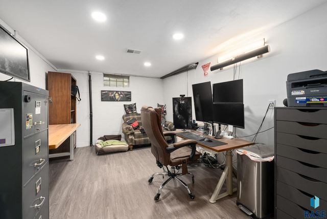 121 S 5th Ave, Brandon, SD 57005