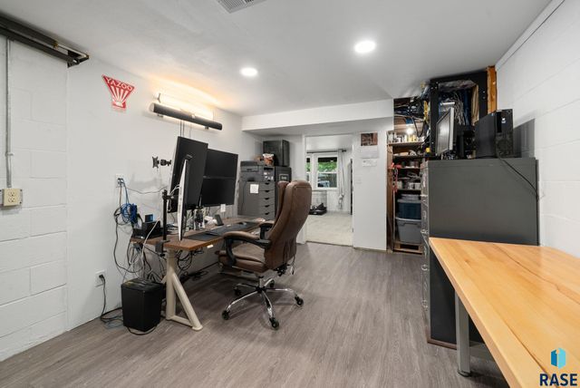 121 S 5th Ave, Brandon, SD 57005