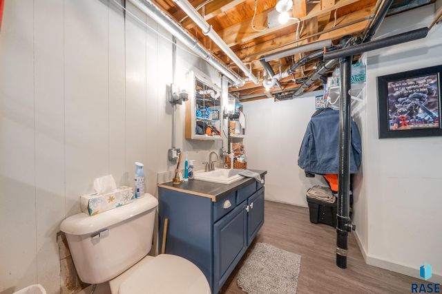 121 S 5th Ave, Brandon, SD 57005