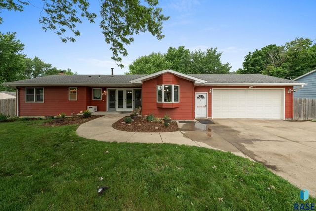 121 S 5th Ave, Brandon, SD 57005