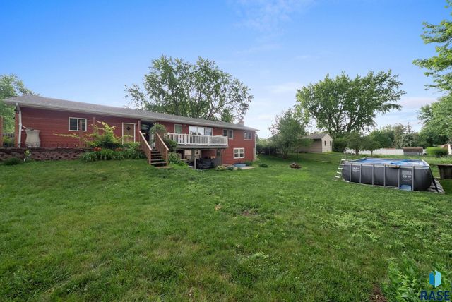121 S 5th Ave, Brandon, SD 57005