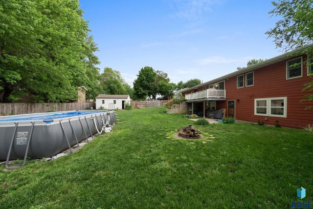 121 S 5th Ave, Brandon, SD 57005