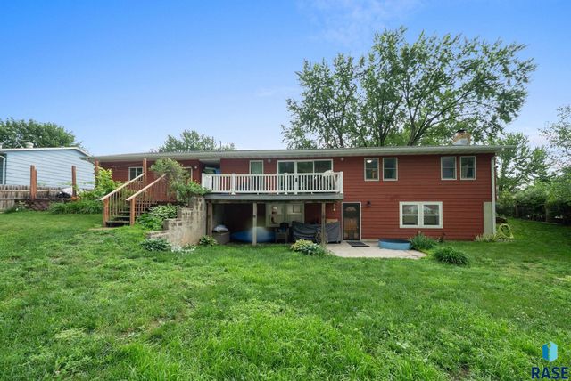 121 S 5th Ave, Brandon, SD 57005