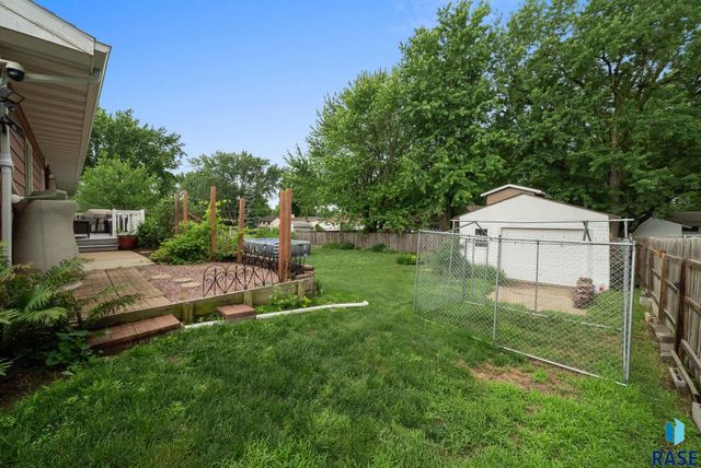 121 S 5th Ave, Brandon, SD 57005