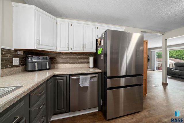 121 S 5th Ave, Brandon, SD 57005