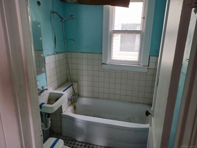 2680 Carpenter Street, Hamtramck, MI 48212