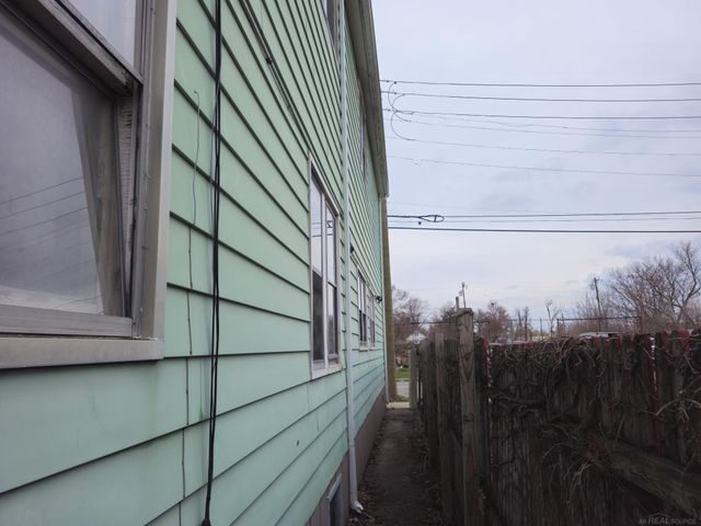 2680 Carpenter Street, Hamtramck, MI 48212
