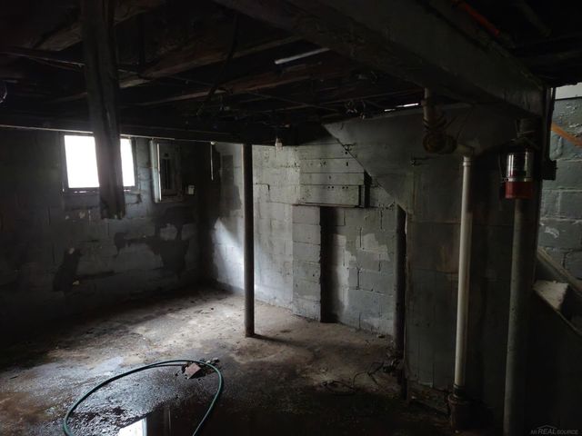 2680 Carpenter Street, Hamtramck, MI 48212